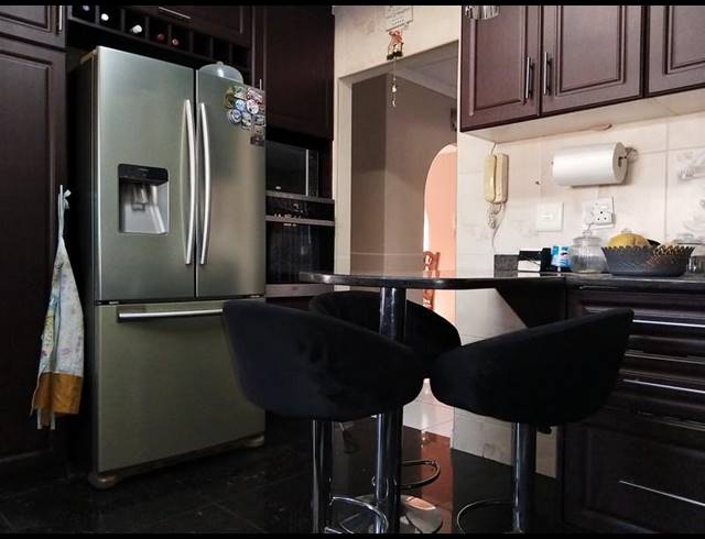 5 BEDROOM HOUSE FOR SALE IN AVOCA